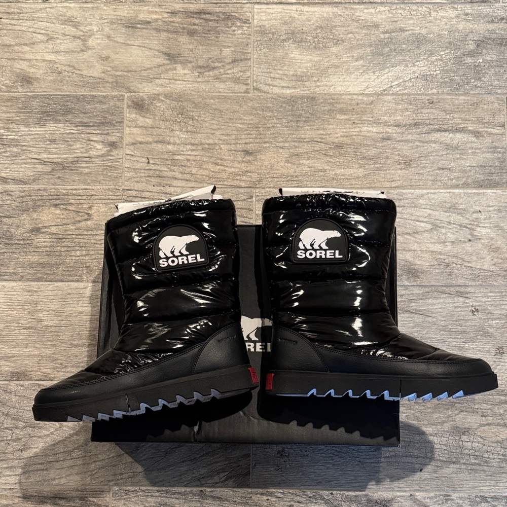 Sorel Women Black Puffer Snow Boots with Blue Outsole Trim